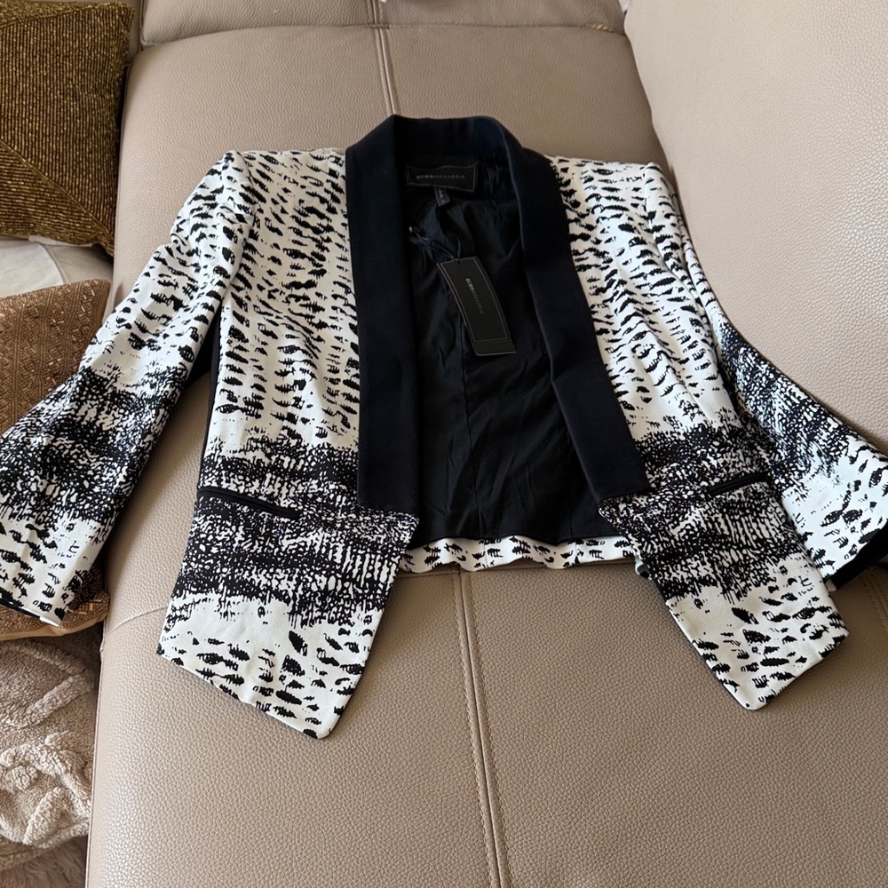 BCBGMaxAzria Monochrome Patterned Blazer size S. Elegant blazer. - Picture 2 of 6